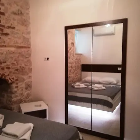 Panzió 7 *