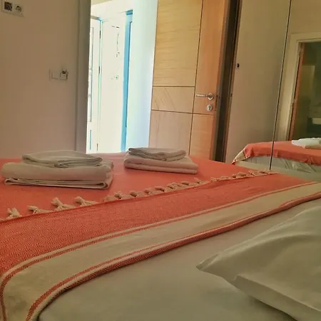 7 Bed & Breakfast *