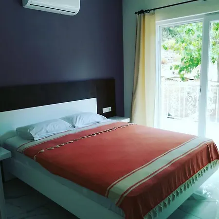 7 Bed & Breakfast *