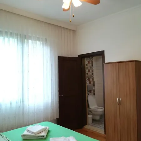 7 Bed & Breakfast *